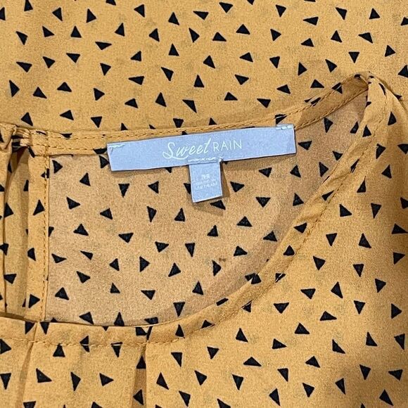 Sweet Rain Sleeveless Mustard Top - Picture 5 of 6